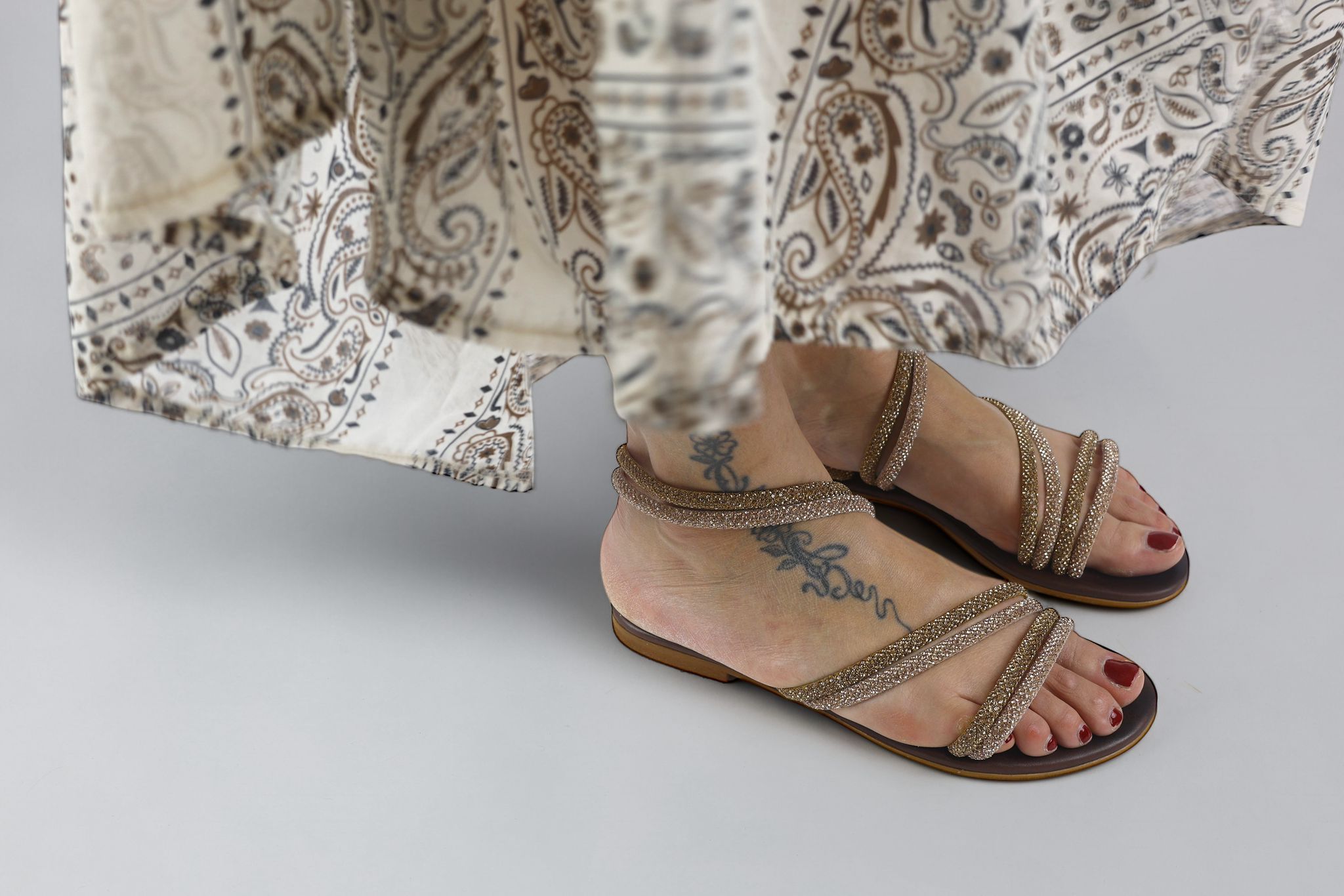 Mosaic sandalo basso donna con laccetti in strass oro e oro rosa