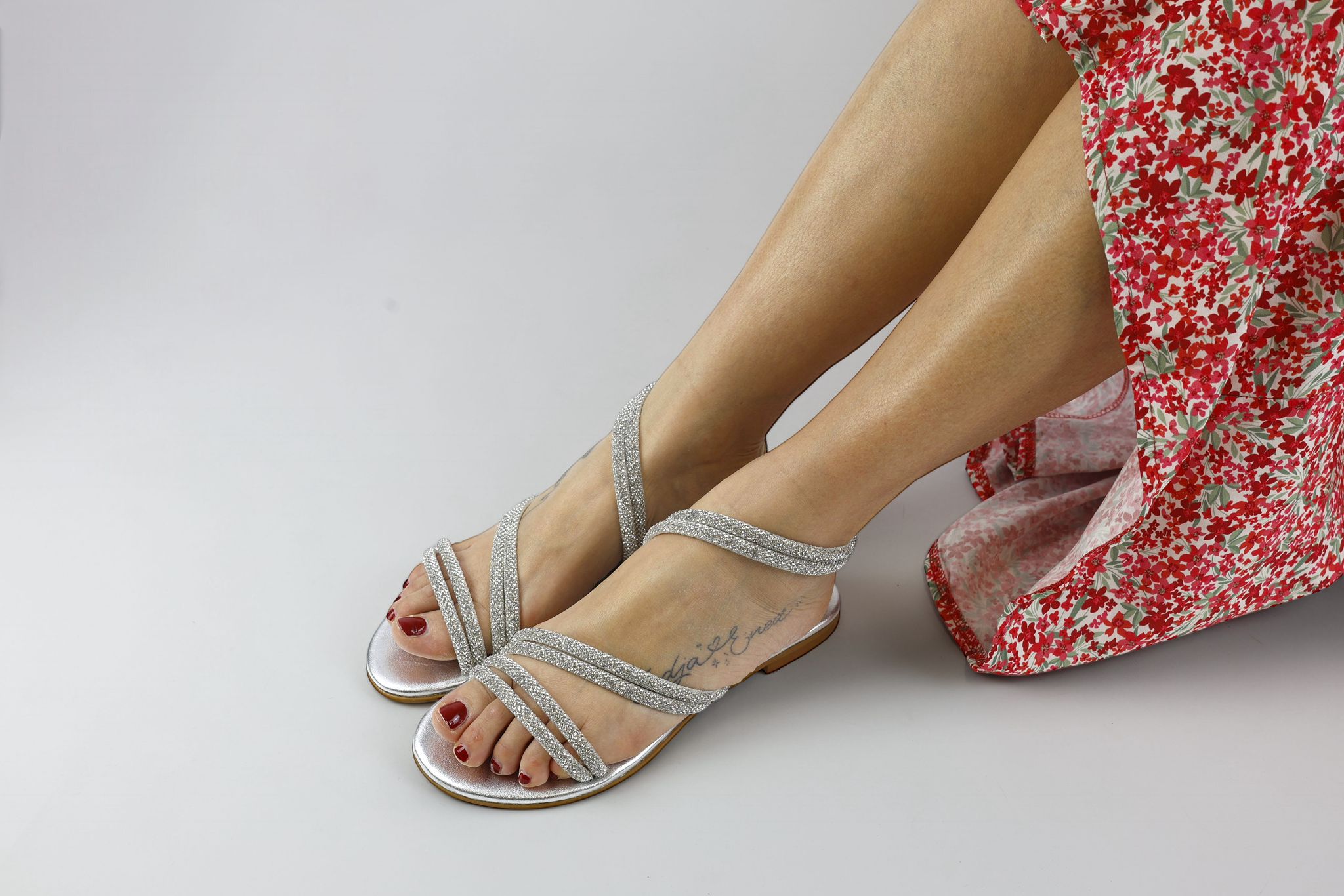 Mosaic sandalo basso donna con laccetti in strass argento