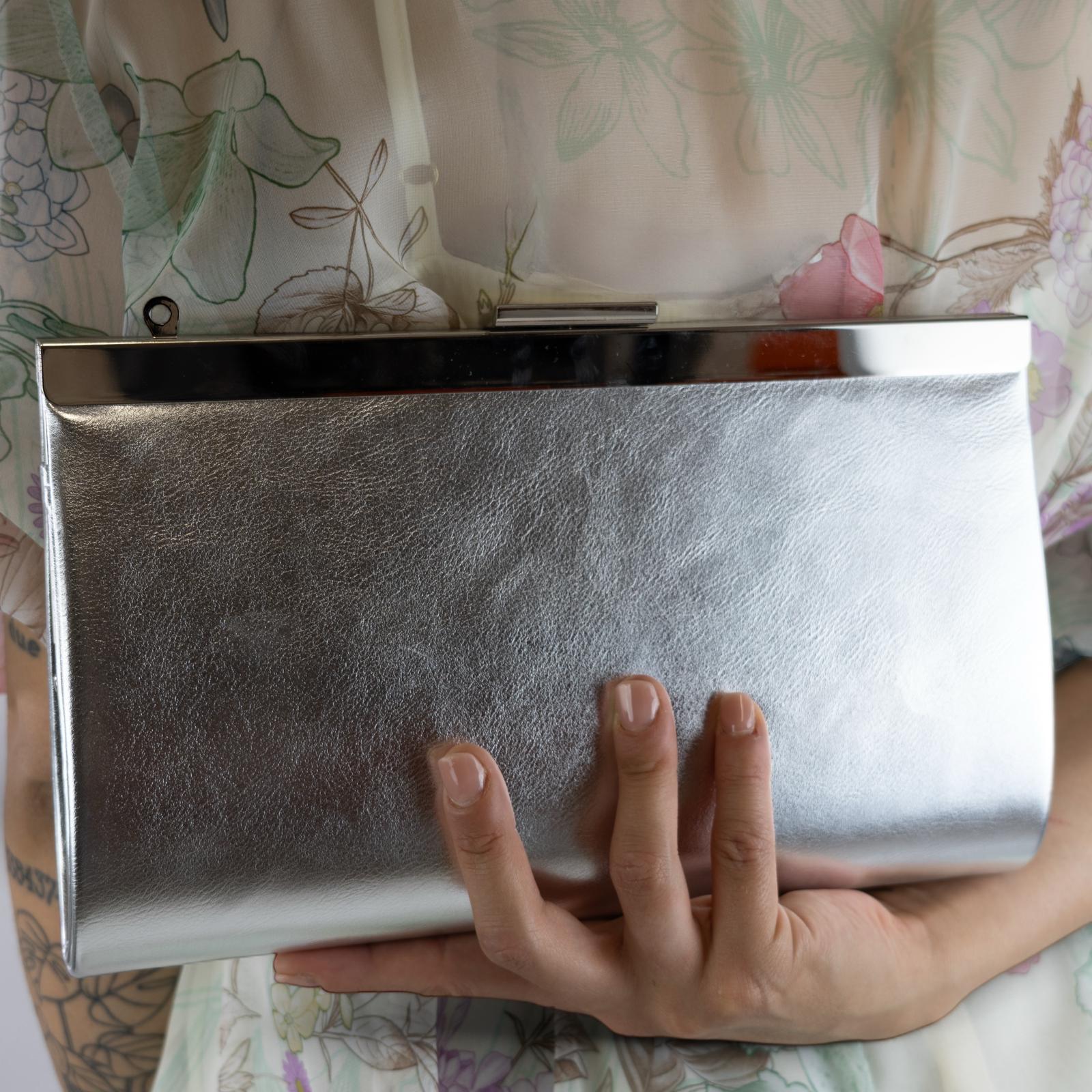Exé pochette donna in laminato silver con metallo argento