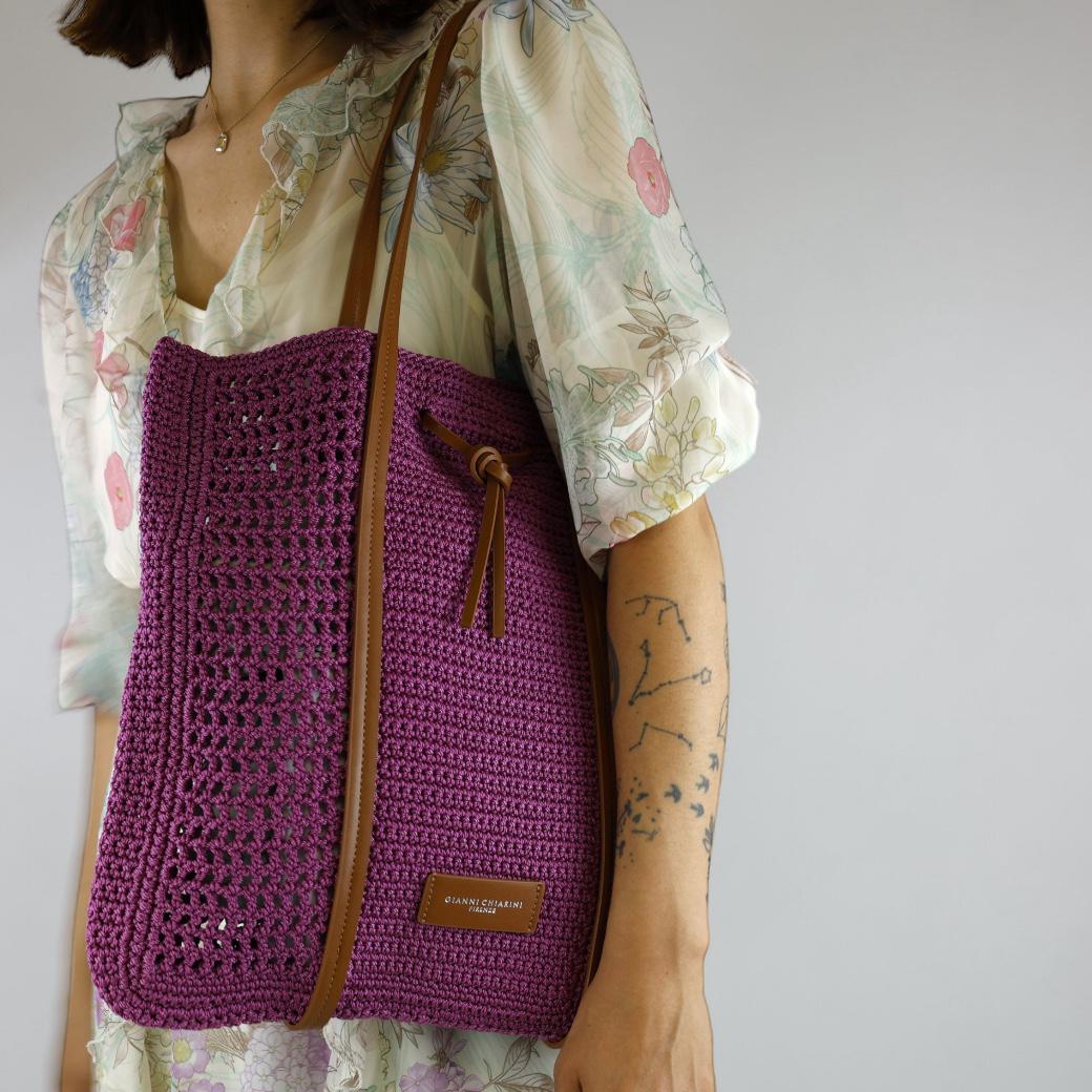 Gianni Chiarini shopper in tessuto uncinetto color peonia con dettagli cuoio