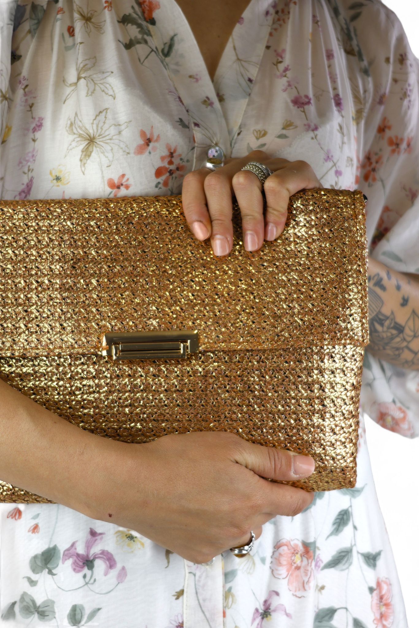 Anna Cecere pochette in rafia laminata color rame