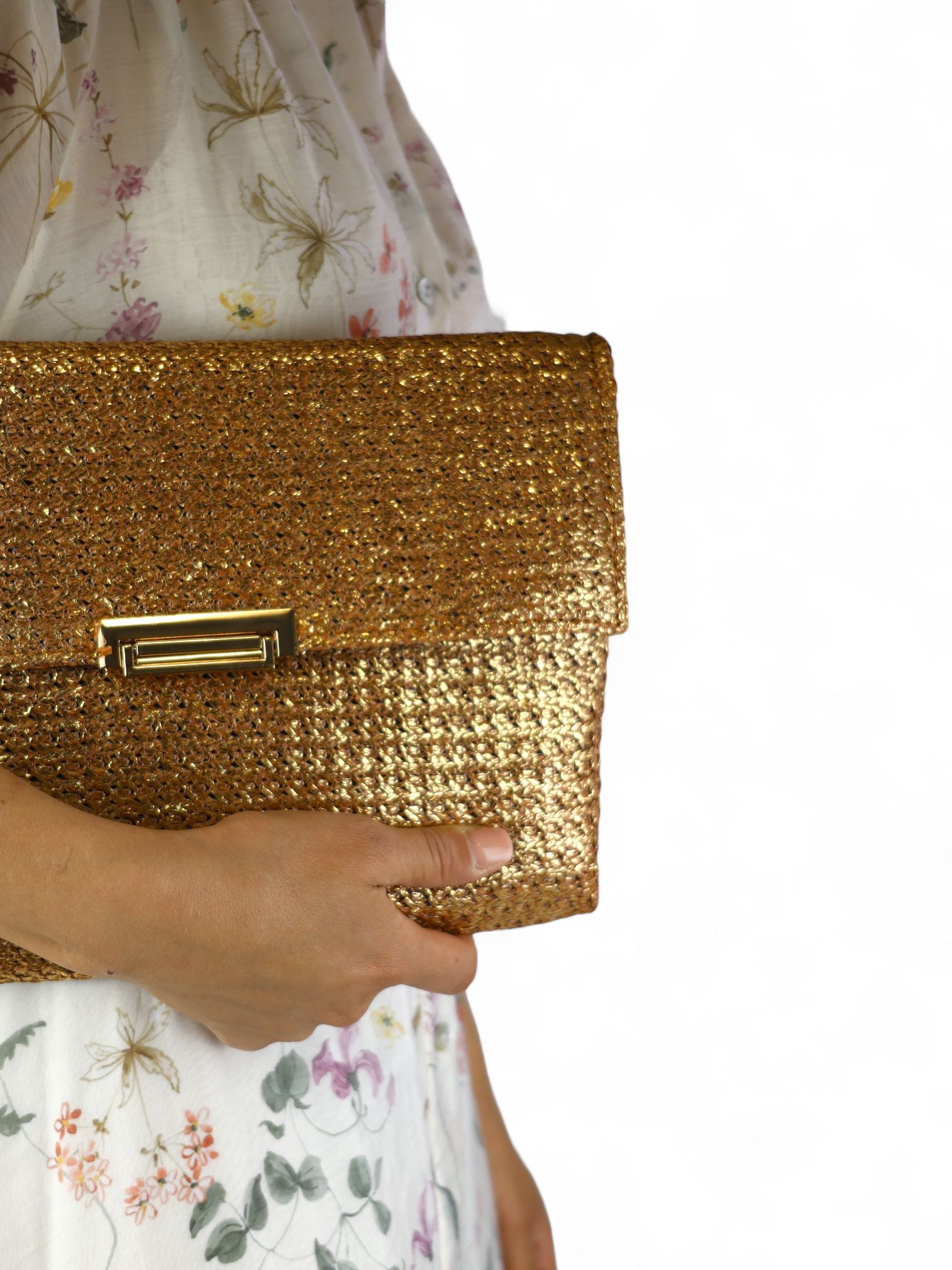 Anna Cecere pochette in rafia laminata color rame
