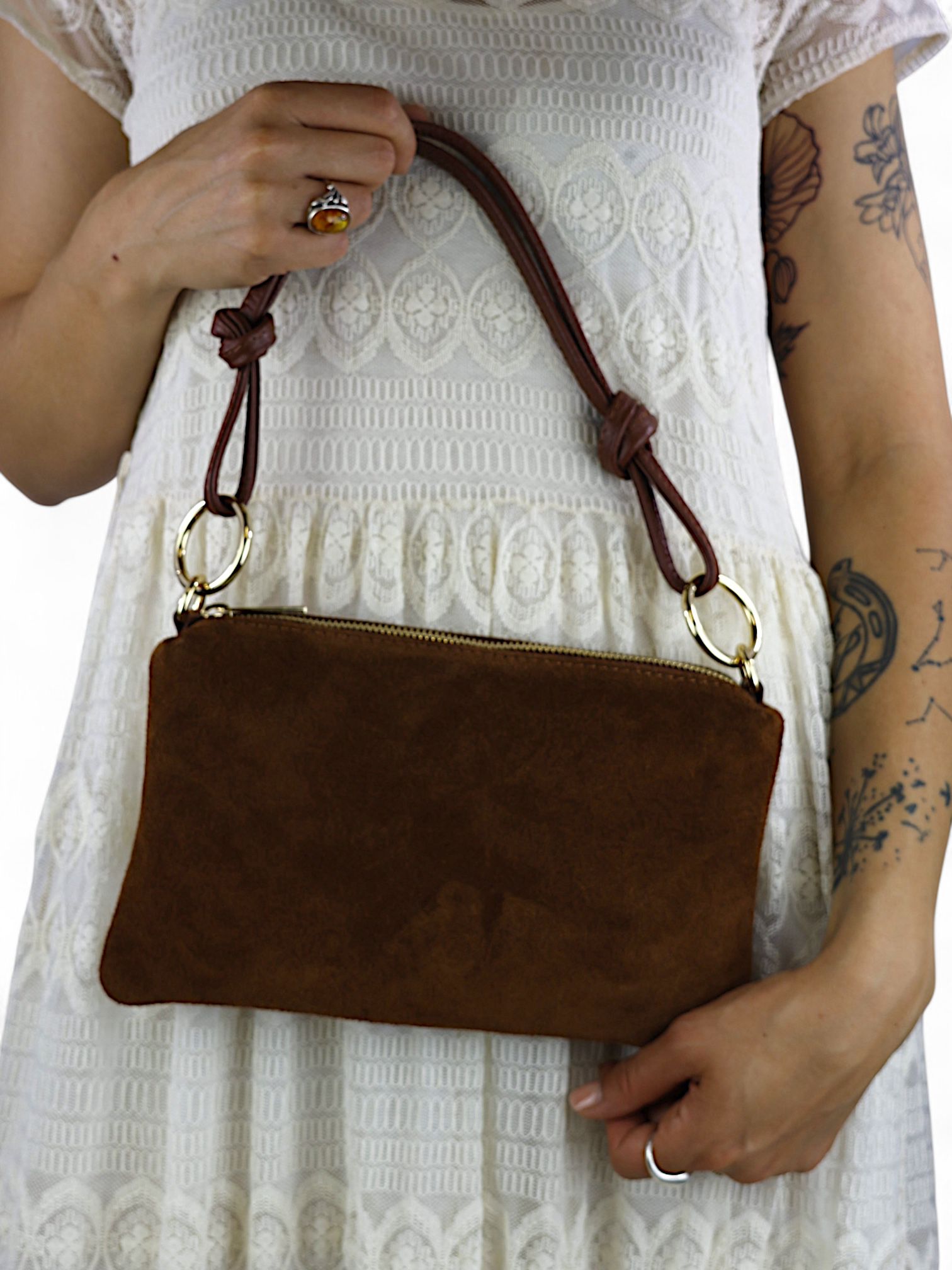 Cecile MI pochette suede marrone con  anelli oro