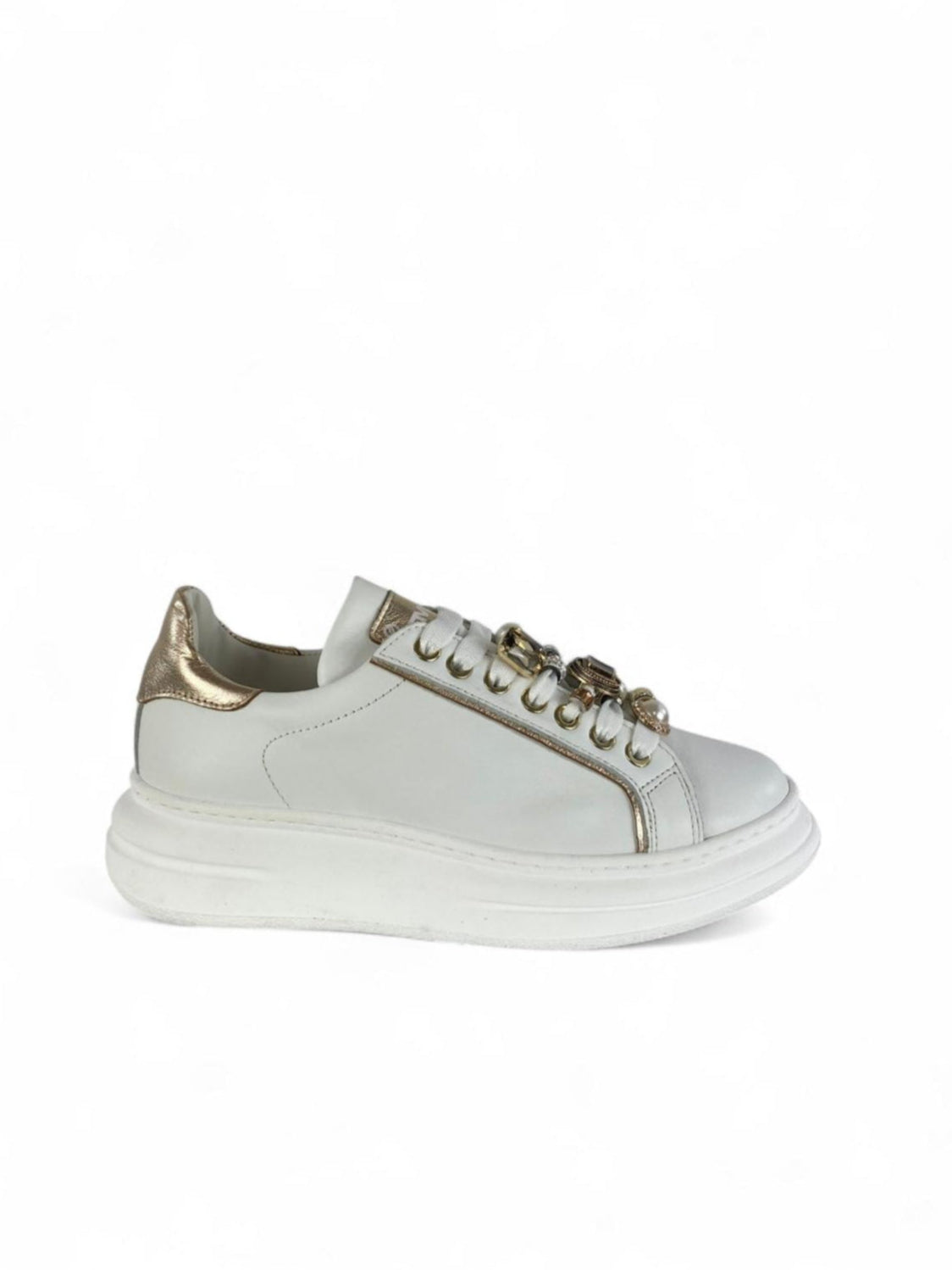 MELINE Sneaker donna in pelle dettaglio laminato e Lacci con accessori gioiello bianco