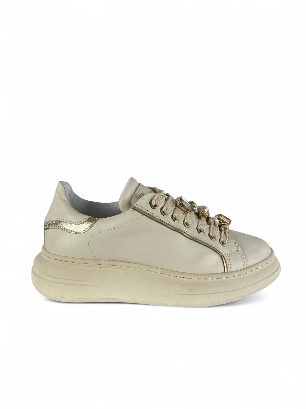 MELINE Sneaker donna in pelle dettaglio laminato e Lacci con accessori gioiello crudo