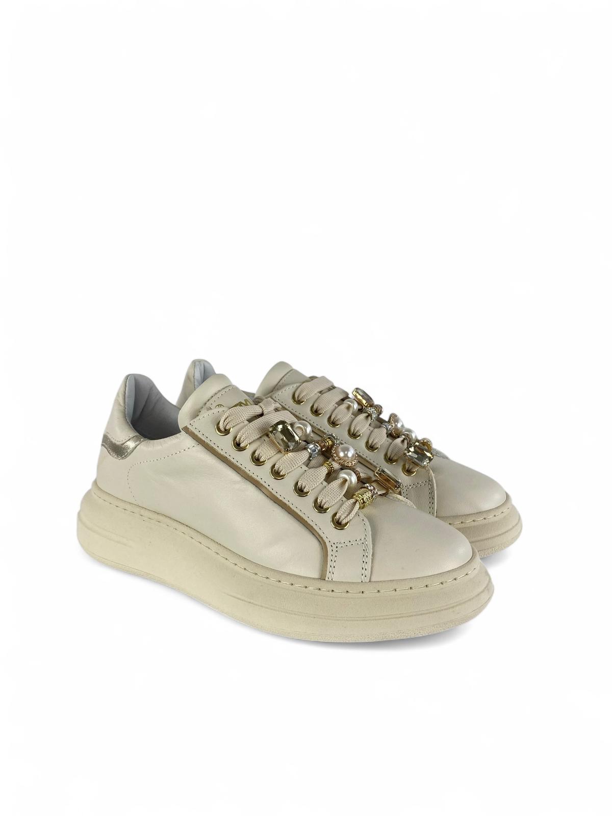 MELINE Sneaker donna in pelle dettaglio laminato e Lacci con accessori gioiello crudo