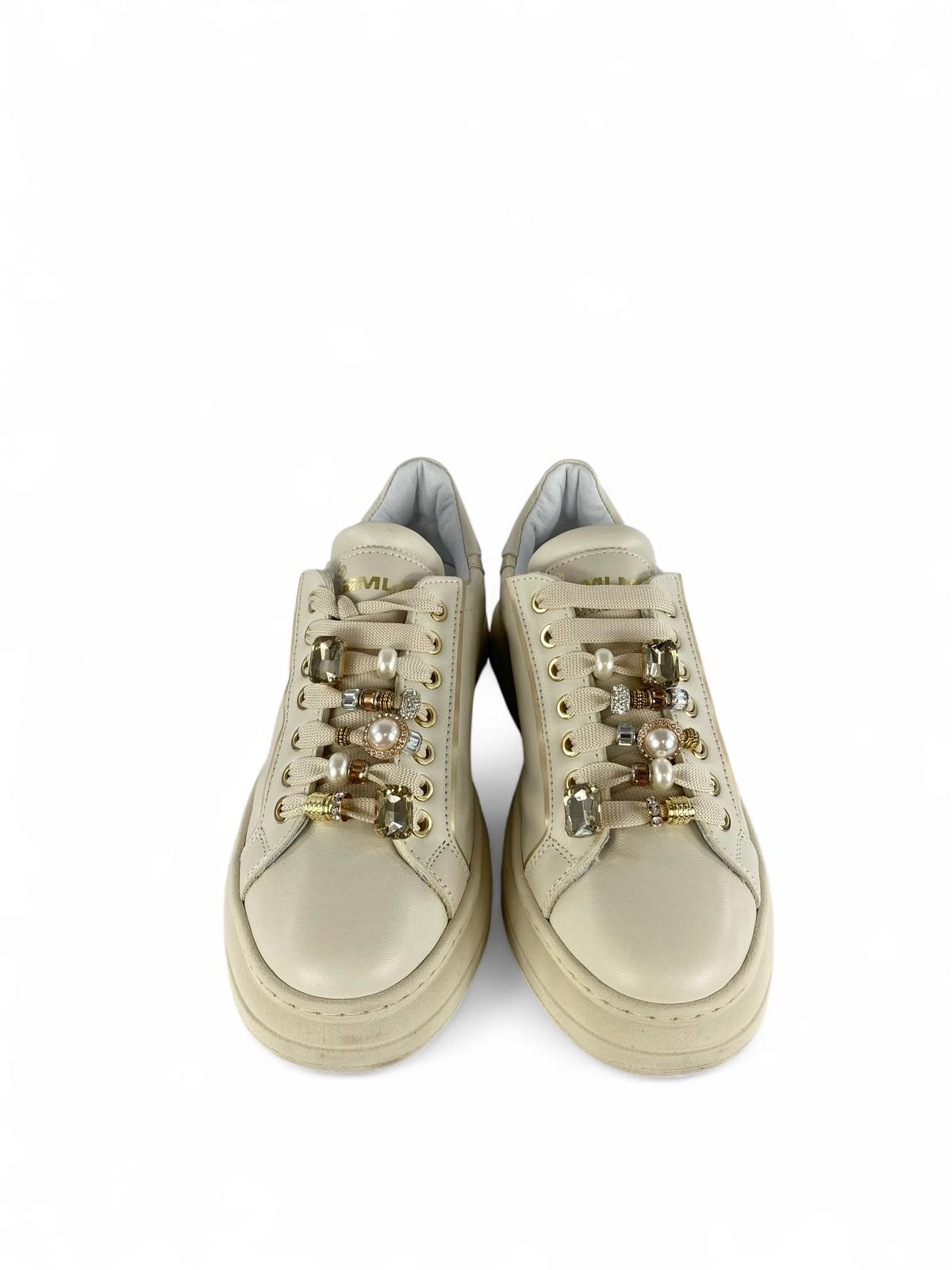 MELINE Sneaker donna in pelle dettaglio laminato e Lacci con accessori gioiello crudo