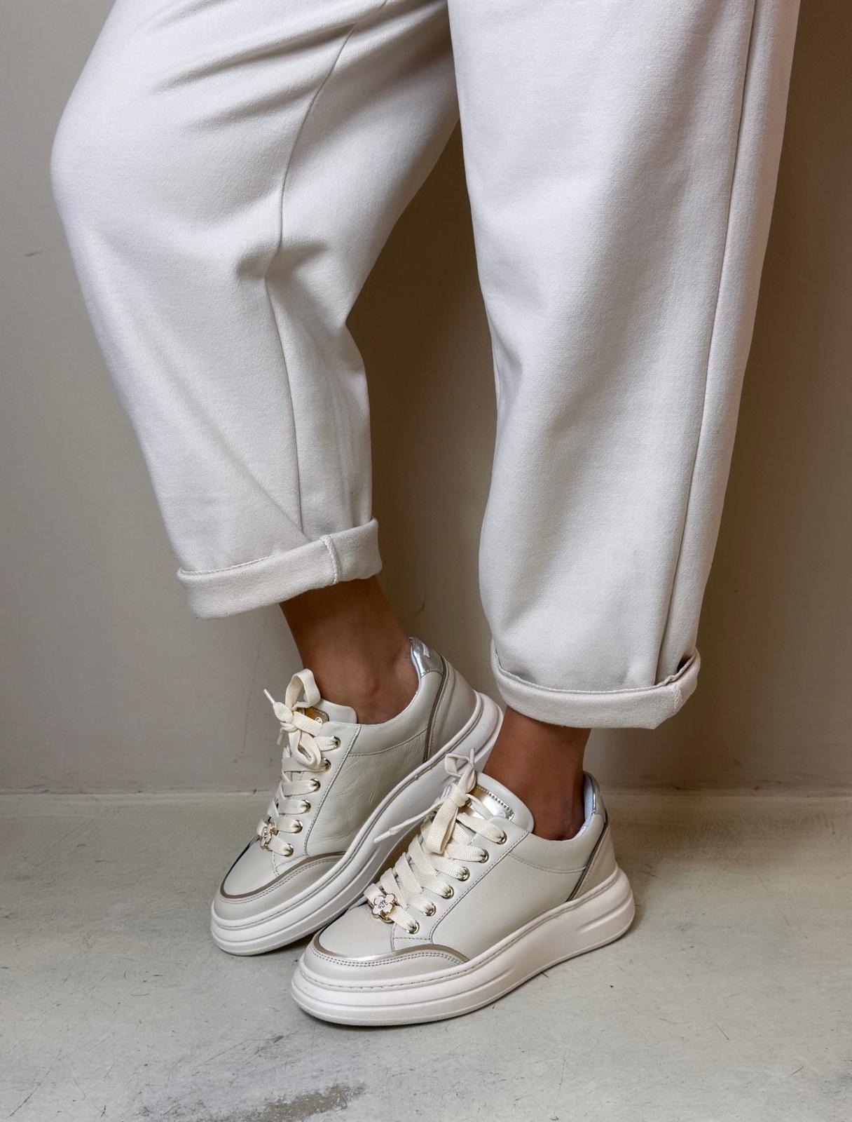 MÉLINÉ sneakers donna in pelle colore crudo con rifiniture laminato argento