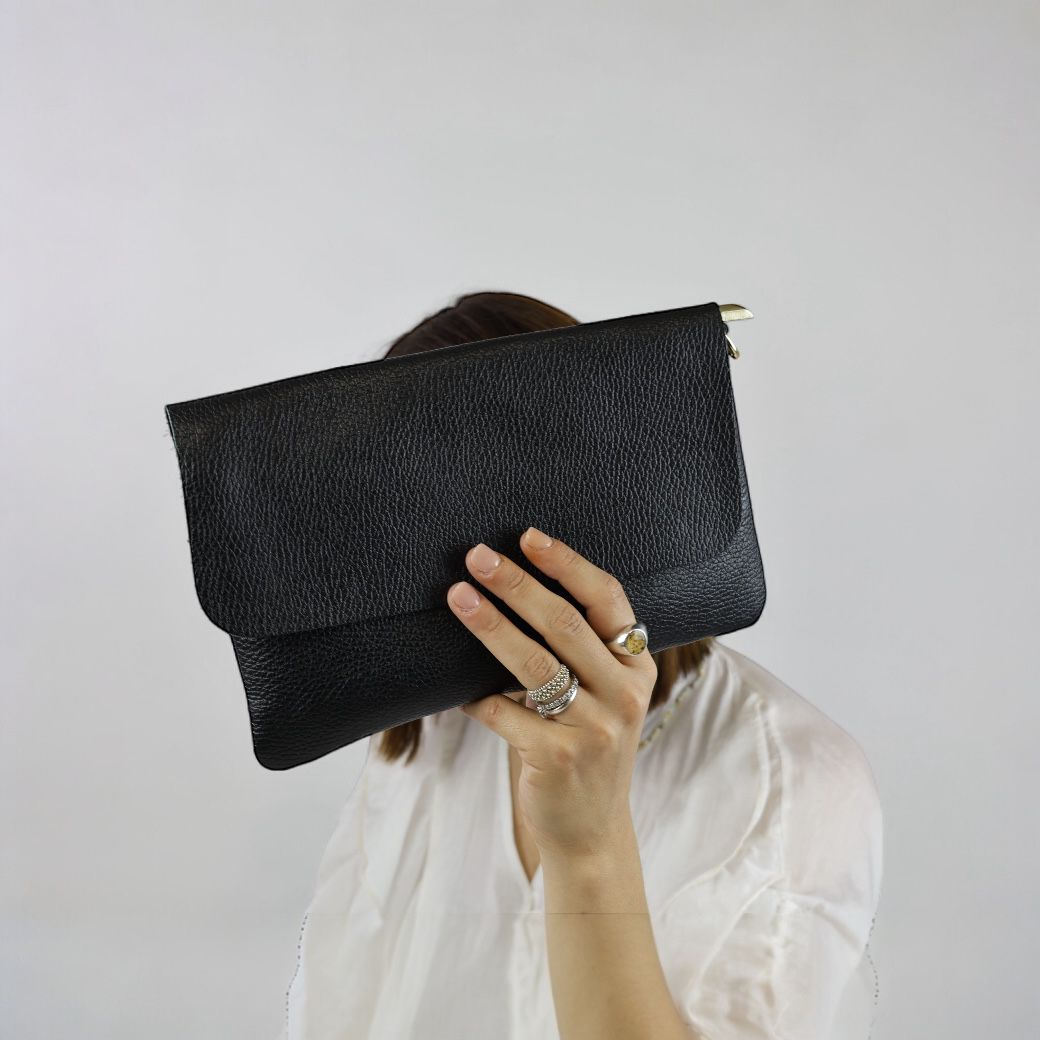 Susy Mix pochette donna in pelle nera con zip e pattina