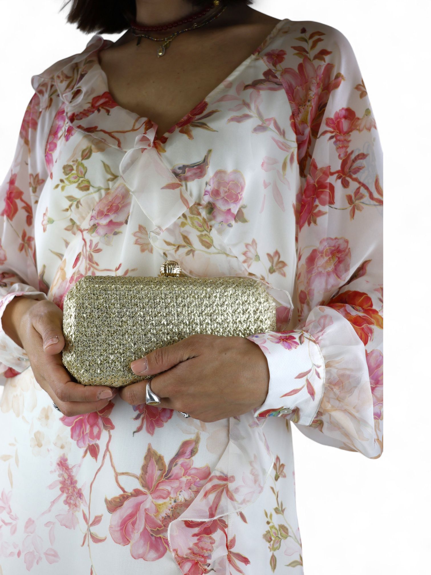Anna Cecere clutch rigida in rafia oro con chiusura a sfera dorata